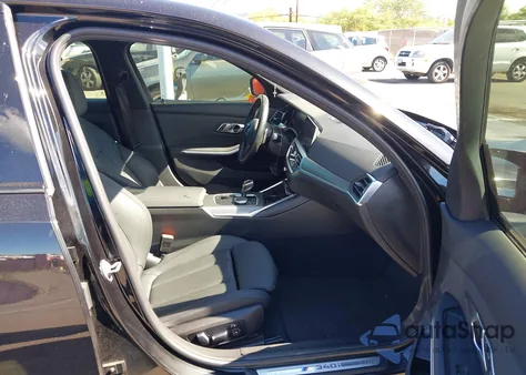 2021 BMW 3 Series M340I z USA, uszkodzony, nr VIN 3MW5U7J06M8B54495